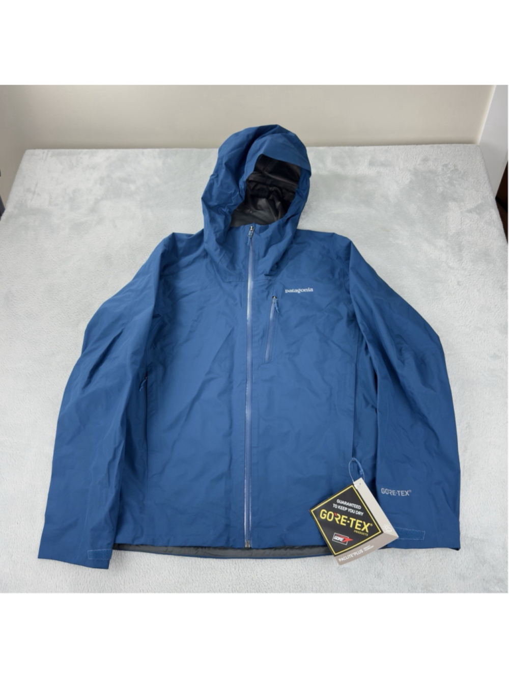 Patagonia NWT Men's Size Medium Blue Calcite Gore-Tex 84985 Style Number